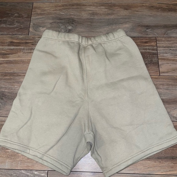 Fear of God Essentials Fleece Shorts - Picture 2 of 8
